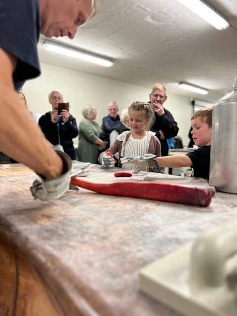 Lav din egen slikkepind hele sommerferien hos Mols Bolsjer! 🍭